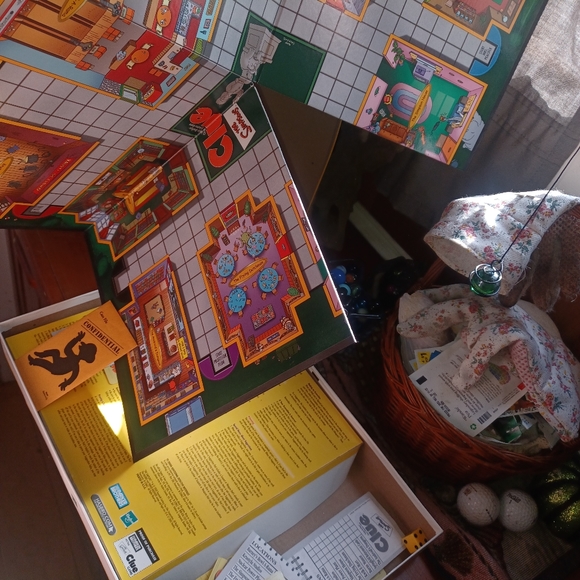 SIMPSONS CLUE EDITION - Picture 3 of 4